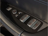BMWの分厚いドアは、もしもの時にも搭乗者を守ってくれます。