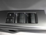 運転席のパワーウインドスイッチで全席窓の開閉・ロック操作ができます。