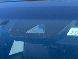 【トヨタセーフティセンス】走行中に前方の車両等を認識し、衝突しそうな時は警報とブレーキで衝突回避と被害軽減をアシスト。より安全にドライブをお楽しみいただけます。