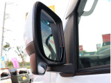 【車屋】として、長く車業界に従事した経験豊富なスタッフが多数在籍しております。