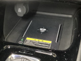スマホを置くだけで充電できるワイヤレス充電器!ケーブルの抜き差しが不要なのでとても便利です♪