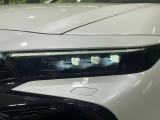 【LEDヘッドライト】悪天候や夜間走行時も良好な視界を確保し安心して運転できる高輝度LEDヘッドライトを装備!点灯速度が早く、消費電力も抑えられています。