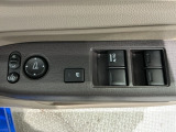 狭い駐車場で便利な電動格納ドアミラーが付いています。