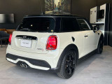 かわいいテールのデザインはほかの車にはない魅力があります。ひと目で&ldquo;MINI&rdquo;とわかるデザインです。
