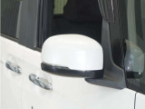 ◆ドアミラーウインカー◆ドアミラーにウインカーを装備しています。対向車に自身の進行方向を合図し安全に運転できます。