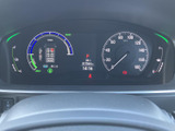 速度計や各種表示が運転席前にまとまり、必要な情報をひと目で確認しやすいレイアウトです。表示が整理されているため、日常の運転時にも目線の移動を抑えやすい印象です。