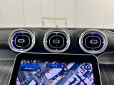 リバース連動型のバックカメラは、精度が良く、バックや縦列駐車もストレスなく止められます。カメラの性能も日々進化しており画質には私たちも驚かされます。ぜひ実車でのご確認をお願い致します!