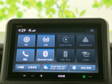 FM・AMラジオや電話、Bluetooth Audioなど、画面上で選べる項目がひと目で分かります。日常の移動で使いたい機能を見つけやすく、タッチ操作も直感的に行えます。