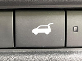 【パワーバックドア】スマートキーや運転席のボタンを押すだけでリアゲートが自動で開閉します!荷物を持っている時や、高い位置にあるバックドアを閉める際に便利な機能です♪