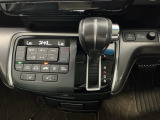 オートマチックシフトレバーは、手になじみ操作しやすい形状で安全運転にもつながります♪