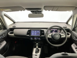 【前方視界】開放的な前方視界!運転がしやすく疲れにくいです♪窓が大きく、見通しがとっても良いおクルマですよ♪