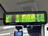 【デジタルルームミラー】後席の大きな荷物や同乗者で後方が確認しづらい時でも安心!カメラが撮影した車両後方の映像をルームミラー内に表示。クリアな視界で状況の確認が可能です!