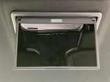 【後席モニター】家族や友人とお出かけする機会が多い方に大人気の後席モニターを装備!見やすい位置に画面がありテレビやDVDの視聴も快適!友達もお子様も、後席にしか乗らなくなるかも??