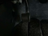 足踏み式パーキングブレーキです。