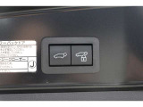 【パワーシート】 電動モーターで動くシートです。自分が調整したいと思う場所のスイッチを押している時間だけ動きます。