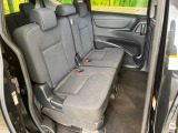 後部座席も気になるようなキズ・汚れやへたり等、大きなダメージはなく、良好な状態です。
