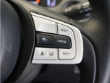 ◆アダプティブクルーズコントロール◆予め設定した車速内でクルマが自動的に加減速。前走車との適切な車間距離を維持しながら追従走行します。【LKAS】車線維持支援システムでステアリング操作を支援。