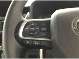 運転中目線を変えずにオーディオの操作ができるステアリングスイッチです