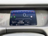 速度や燃費、航続可能距離などの情報がまとまり、運転に必要な表示を確認しやすいメーター廻りです。デジタル表示で数値も見やすく、日々の移動や給油のタイミングを把握する際にも役立ちます。