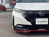 夜間走行の様々な局面に向けて、LEDヘッドランプで視認性をしっかり確保☆ハロゲンヘッドランプのおおよそ2倍の光量で、広範囲に明るくドライバーをサポートしてくれます。