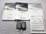 取説・メンテナンスノート・スマートキーの3点セットです。