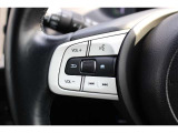 ハンドル左部分でオーディオ操作が可能です。運転中でも目線をずらさずに運転に集中できます。