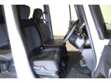 すわり心地の良い運転席・助手席です。長時間のドライブの疲れ軽減に貢献します。どうぞ快適なドライブを♪