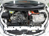 エンジンとモーターのダブルパワーで高い加速性能を発揮。スタート時や高速道路での合流もスムーズです。