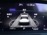 高速道路での、単調な&ldquo;渋滞走行&rdquo;と長時間の&ldquo;巡航走行&rdquo;。プロパイロットは、この2つのシーンで、ドライバーに代わってアクセル、ブレーキ、ステアリングを自動で制御。