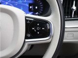 最新の音声認識技術により、自然に話しかけるだけであなたの指示を理解します。特定の言い回しを憶えておく必要はなく、エアコン/ナビゲーション/エンターテイメント/などを、ボイスコントロールで操作できます。