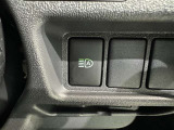 オートマチックハイビームとは、先行車や対向車のライトを認識し、ハイビームとロービームを自動で切り替える機能です。夜道の視界を確保します。詳細は販売店スタッフまでおたずねください。