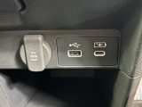 電子制御パーキングブレーキは信号待ちでも便利。いつもより運転がラクになるはずです。