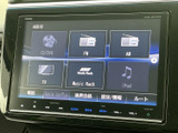 CD・DVDやラジオ、テレビなどのメニューが一覧で表示され、使いたい音源を選びやすい画面です。項目がまとまっているため、目的の機能を確認しやすく便利です。