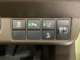 衝突の危険がある時に警告してくれる衝突軽減ブレーキ。車線を外れそうな時に警告し、ステアリング制御してくれる路外逸脱制御機能搭載!