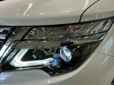 夜間運転の安全をサポート!視界がクリアになるLEDヘッドライトです。