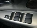 パワーウインドウスイッチです。運転席はオート機能付きです。