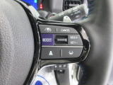 ハンドル右側はクルーズコントロールのスイッチを装備しています。運転中の操作も安心して行えます。