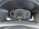 シンプルなデザインで大きく見やすいスピードメーターです。運転中でも一目で確認でき安心です。