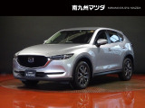中古車専門再生工場にて熟練専任スタッフが丁寧に清掃、仕上げを実施しております。また、お客様に安心してご検討いただける様、公取協が定める基準に基づき車両検査を実施し、車両状態評価証を発行しております。