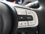 ◆アダプティブクルーズコントロール◆予め設定した車速内でクルマが自動的に加減速。前走車との適切な車間距離を維持しながら追従走行します。【LKAS】車線維持支援システムでステアリング操作を支援。