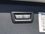 後席も使用感はさほど感じず、運転席・助手席同様に清潔感があります。後席シートもしっかりと作り込まれていますので、座り心地も悪くありません。是非、実車にてご確認下さい。