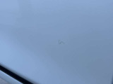 左フロントドアエッジに傷があります。