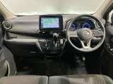 運転席からの視界が左右に広く隅々まではっきりと見えます!クルマの前端も把握しやすく安心です!