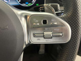 メモリー付きパワーシートが装備されている車両はシートの位置・ドアミラーの角度・ハンドルの位置を3名まで記憶出来ます。