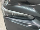 LEDヘッドライトは、点灯の瞬間から最大光量を発揮し、突然暗くなるトンネルなどでの安定感を高めます。