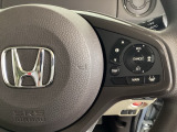 ハンドルにHondaセンシング系のクルーズコントロールやレーンキープアシストなどのスイッチが装備されています。ハンドルから手を離さず安全に操作できます。