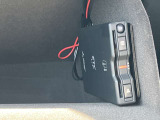 ETC車載機は助手席側のグローブボックス内部に取り付けられております。盗難防止に役立ちますし、邪魔になる事にもなりません!