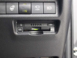 ETC車載器は、ビルトインタイプですっきり収納され、見た目も使い勝手も満足のアイテムです。