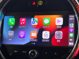 ●Apple Car Play:スマホとの有線接続で、ナビ・オーディオ再生などスマホのアプリ機能が画面でも使える便利機能です!