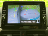 車両後方の映像とガイド表示で、駐車時に周囲の様子を確認しやすい装備です。画面を見ながら後退時の位置関係を把握しやすく、狭い場所での車庫入れも落ち着いて行えます。